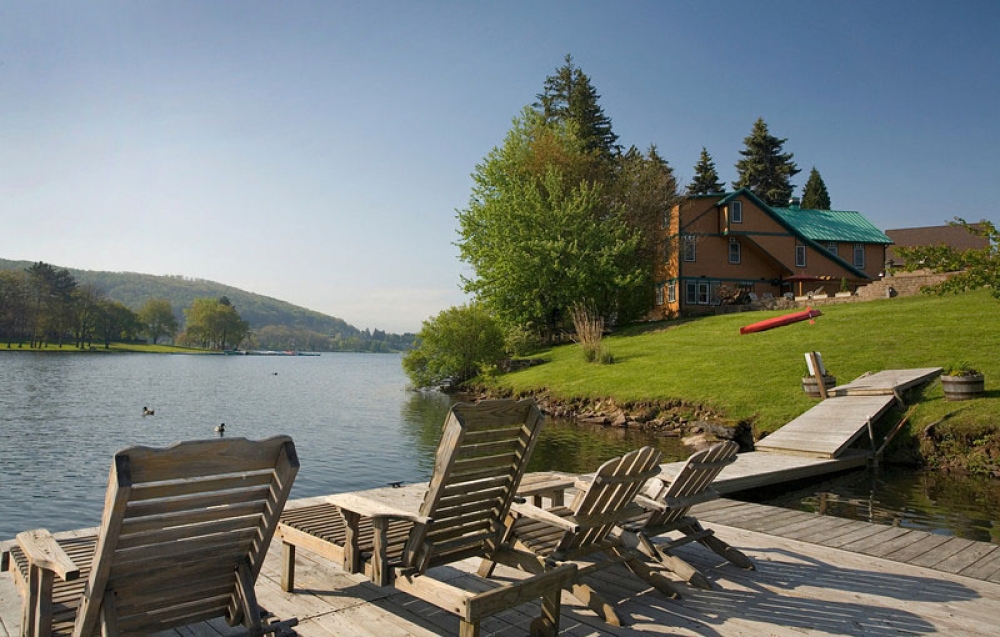 SOLD! The Lake Pointe Inn SOLD! The Lake Pointe Inn